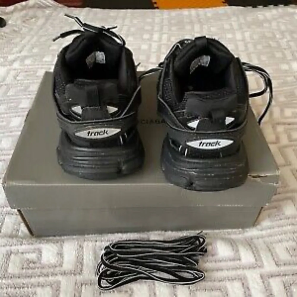 Balenciaga traxk - Picture 3 of 3